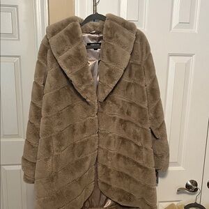 Kenneth Cole New York Plush Teddy Jacket NWT in Tan. This coat is so soft.